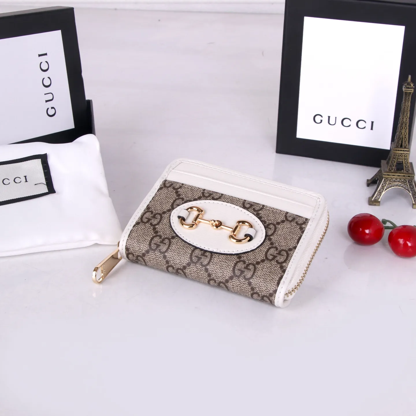 💰150 Style No. GA103 Brand: GUCCl Color: Brown White Size: 11.5*8.5*3 Description: In the 2021 spring and summer series, the Gucci 1955 horsebit card holder made of GG Supreme high-grade artificial canvas and brown leather is newly launched. This series adopts the same double-ring and long strip design as the handbags. This detail is inspired by the brand’s equestrian roots. It is one of Gucci’s classic heritage and one of the brand’s most representative symbolic elements.