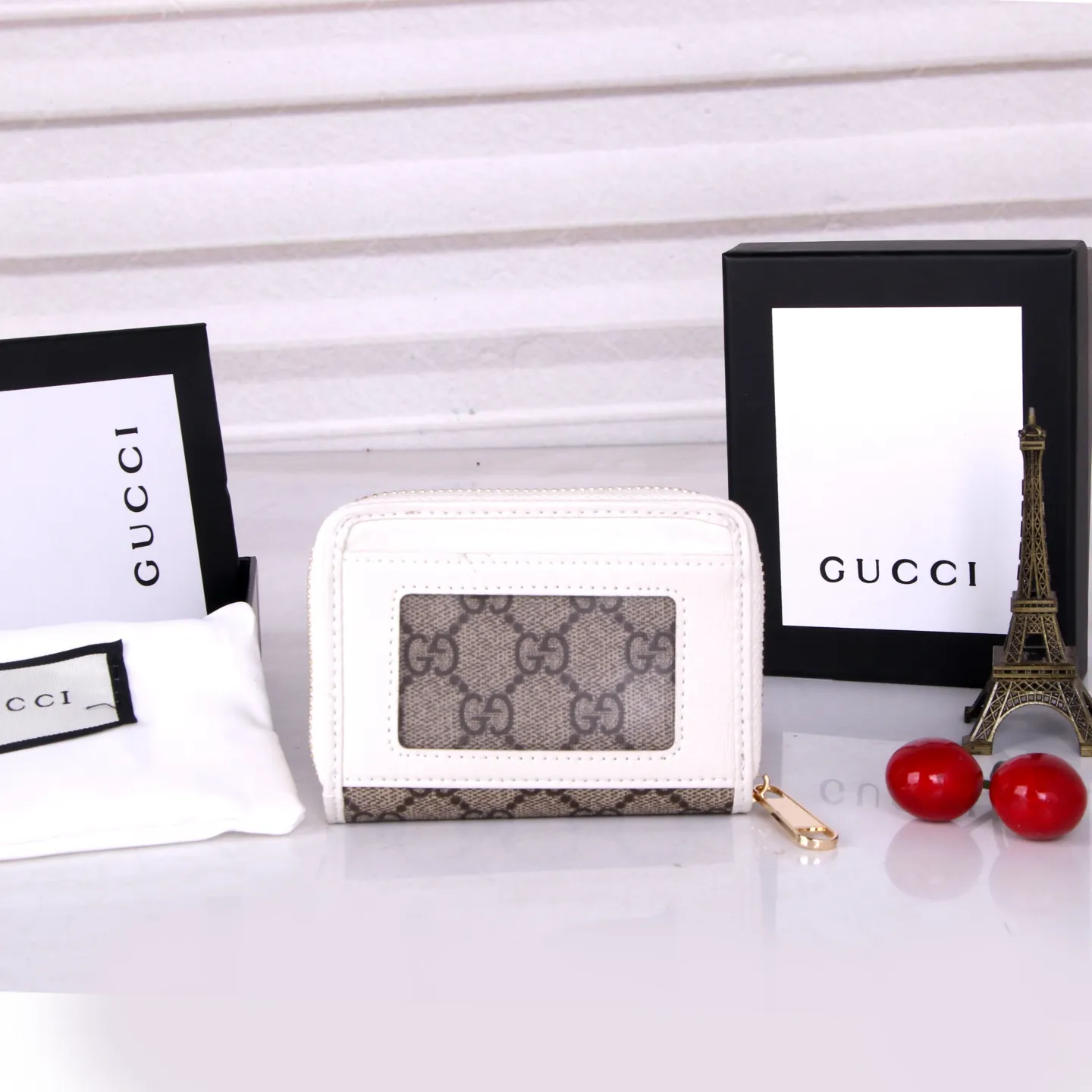 💰150 Style No. GA103 Brand: GUCCl Color: Brown White Size: 11.5*8.5*3 Description: In the 2021 spring and summer series, the Gucci 1955 horsebit card holder made of GG Supreme high-grade artificial canvas and brown leather is newly launched. This series adopts the same double-ring and long strip design as the handbags. This detail is inspired by the brand’s equestrian roots. It is one of Gucci’s classic heritage and one of the brand’s most representative symbolic elements.