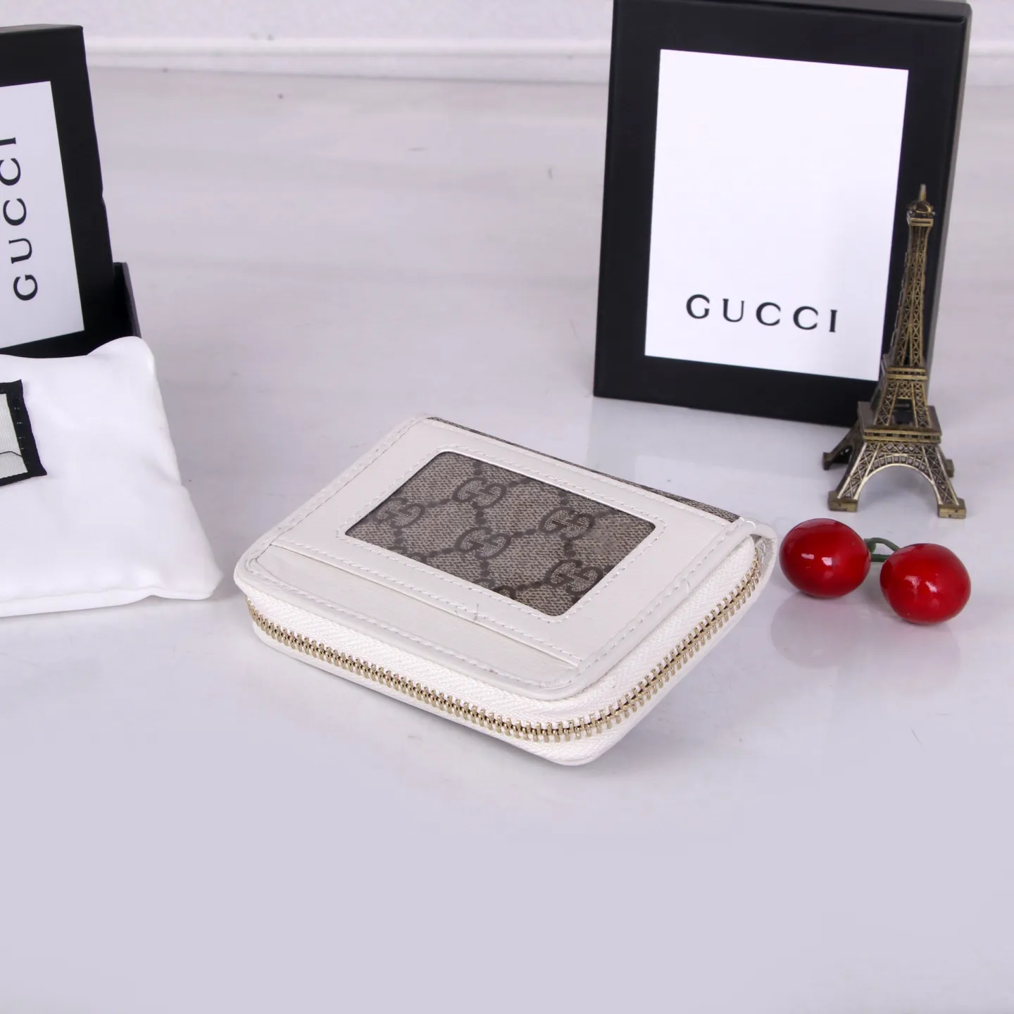 💰150 Style No. GA103 Brand: GUCCl Color: Brown White Size: 11.5*8.5*3 Description: In the 2021 spring and summer series, the Gucci 1955 horsebit card holder made of GG Supreme high-grade artificial canvas and brown leather is newly launched. This series adopts the same double-ring and long strip design as the handbags. This detail is inspired by the brand’s equestrian roots. It is one of Gucci’s classic heritage and one of the brand’s most representative symbolic elements.