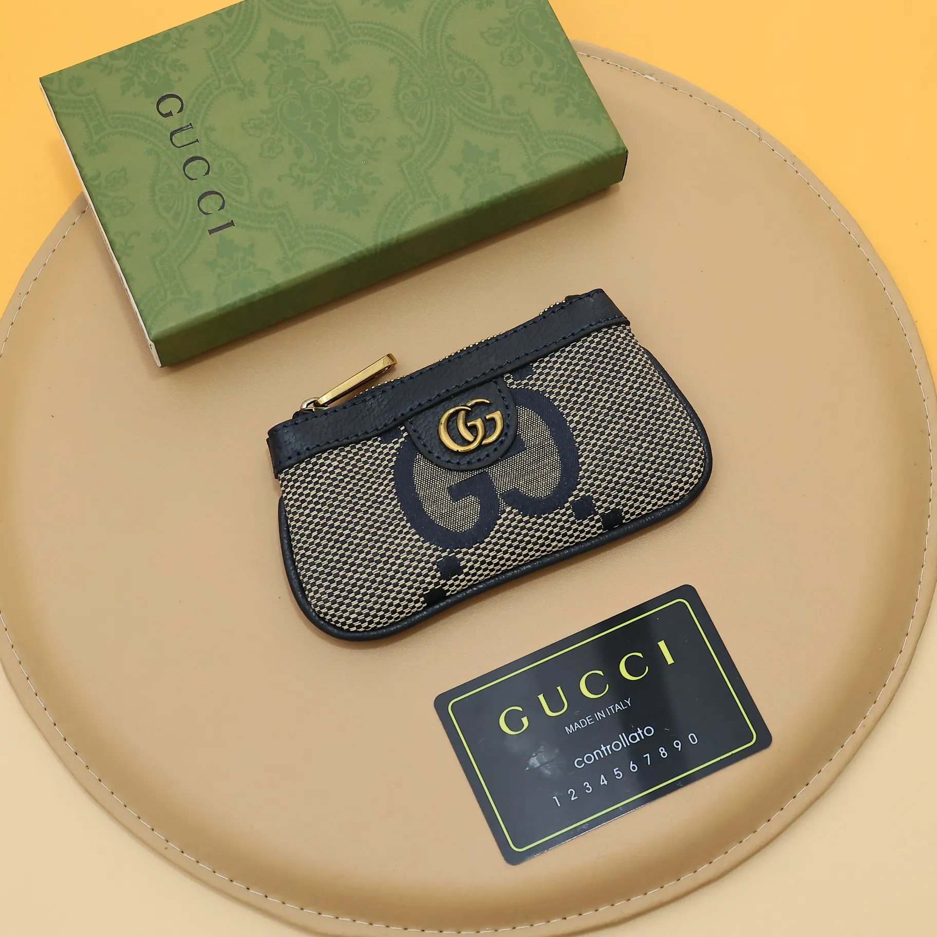 ￥140 GUCCI’s new small coin purse ~ lipstick bag🧃🧃 is made of imported calfskin with embroidered wavy pattern, 🧃🧃 matched with exquisite original factory bronze double G hardware 🧃🧃, flexible and unique hook buckle, small and exquisite, great effect, model: 671722, size: 12.5x7x1.5cm Color: blue cloth/sapphire blue U