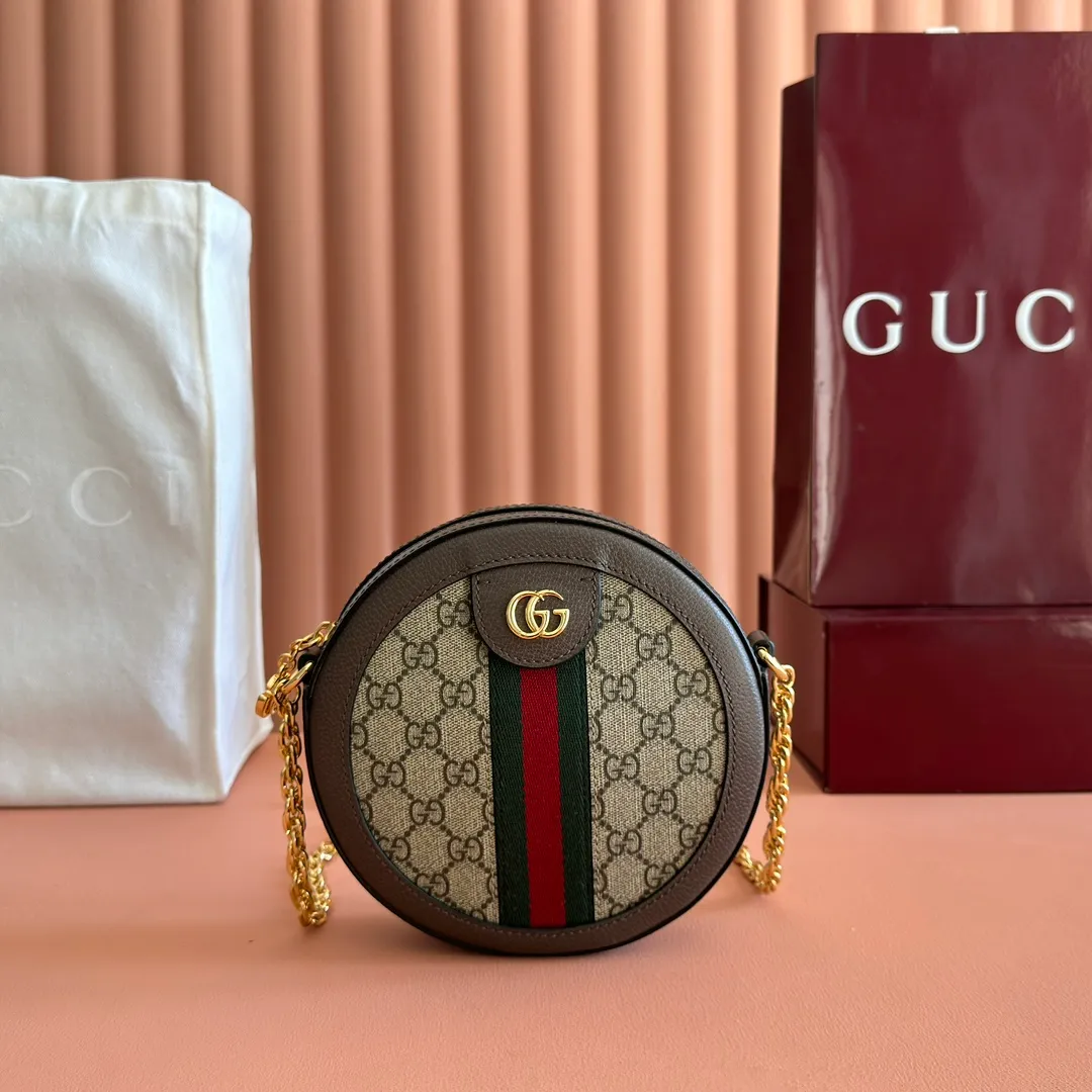 p920. 📣📣📣【Original leather with 🌈Full set of counter packaging】🔥🔥Ophida series GG round cake bag 550618# Size: 18*18*4.5cm This is a small round cake bag that cannot be avoided. Made with imported raw materials.. It is also a restored version at the counter. It is mini and cute and can meet the daily needs of girls. It can properly store the daily essentials of lipstick and powder. It comes with authentic packaging, allowing you to restore the original appearance of the original product whether it is a gift or for personal use..!