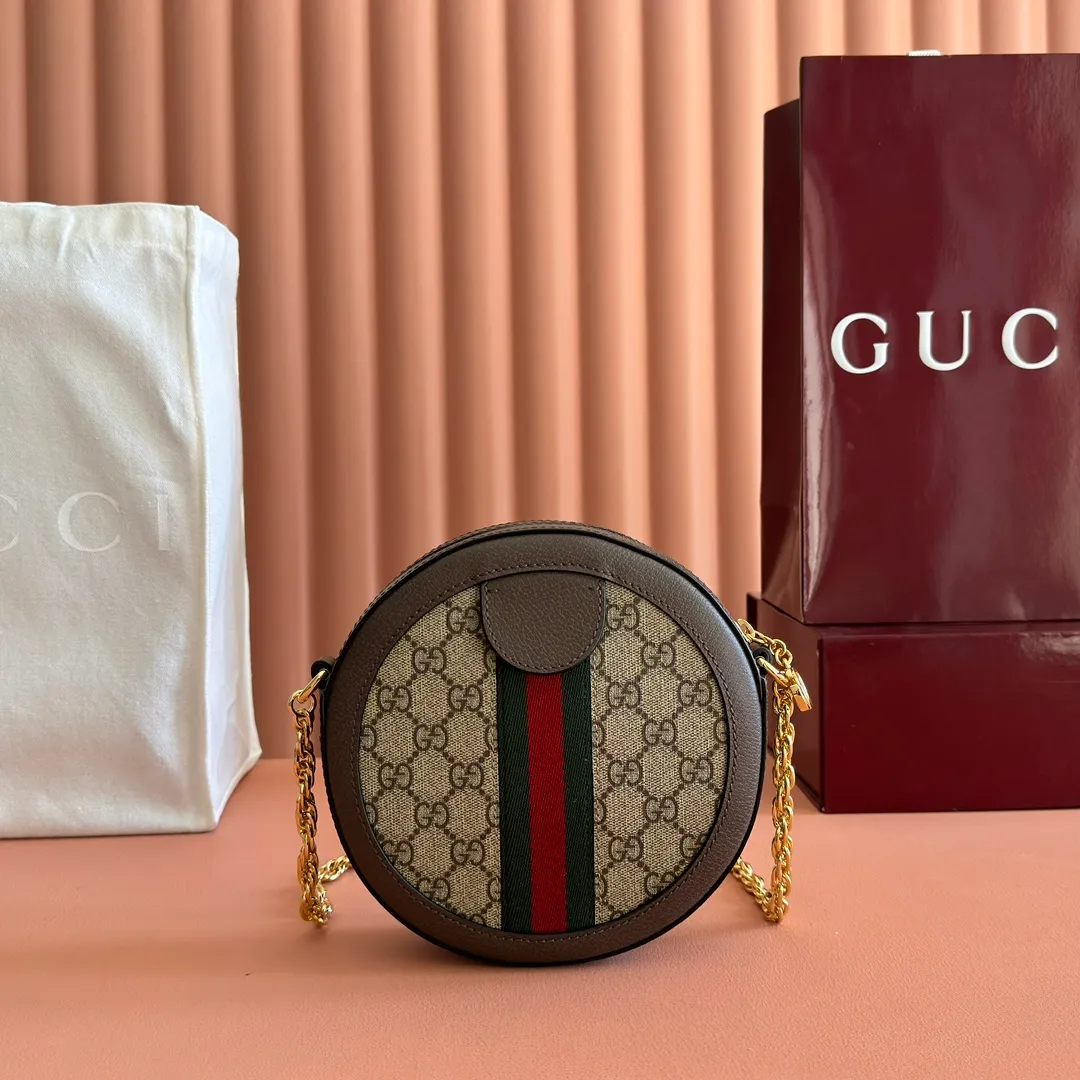 p920. 📣📣📣【Original leather with 🌈Full set of counter packaging】🔥🔥Ophida series GG round cake bag 550618# Size: 18*18*4.5cm This is a small round cake bag that cannot be avoided. Made with imported raw materials.. It is also a restored version at the counter. It is mini and cute and can meet the daily needs of girls. It can properly store the daily essentials of lipstick and powder. It comes with authentic packaging, allowing you to restore the original appearance of the original product whether it is a gift or for personal use..!
