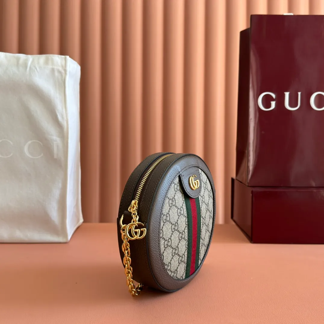 p920. 📣📣📣【Original leather with 🌈Full set of counter packaging】🔥🔥Ophida series GG round cake bag 550618# Size: 18*18*4.5cm This is a small round cake bag that cannot be avoided. Made with imported raw materials.. It is also a restored version at the counter. It is mini and cute and can meet the daily needs of girls. It can properly store the daily essentials of lipstick and powder. It comes with authentic packaging, allowing you to restore the original appearance of the original product whether it is a gift or for personal use..!