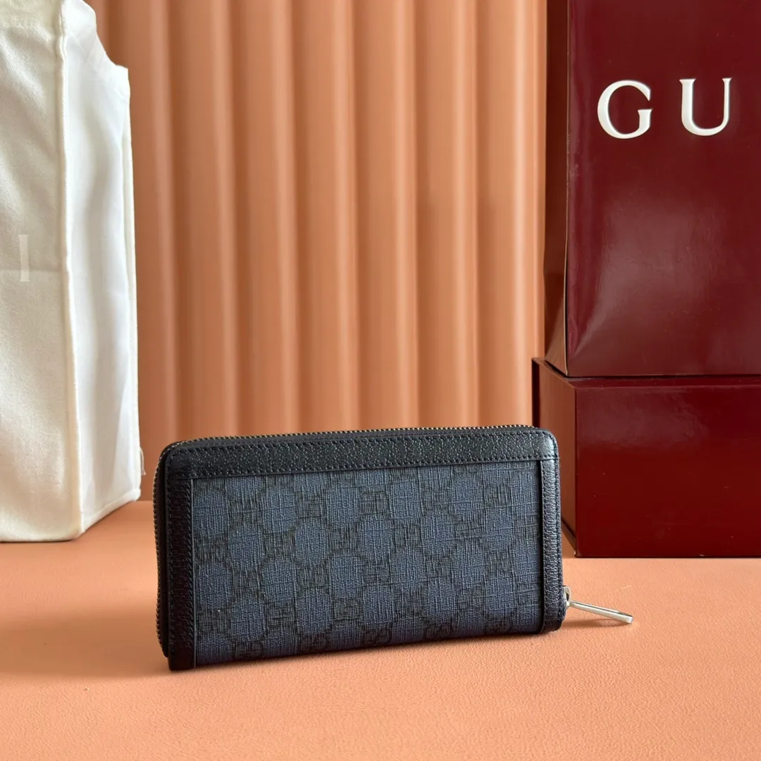 p480. 📣📣📣【Original leather accessories🌈(Cdfmall Sanya Duty Free Store Handbag)🔥🔥 The Ophidia series wallet combines the iconic double G details with the gray and black GG Supreme canvas, paying tribute to the origin of the Gucci brand through timeless matching techniques. This accessory echoes the endless retro sentiment of the Ophidia series items. Model: 706844 Size: 19*10.5*2.5 Color: blue leather/PVC.