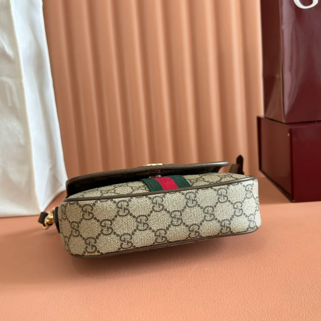 p960. 💋💋💋"With full set of original counter packaging"💋[New Product] The Ophidia series dazzlingly presents novel silhouettes and functions. It is ingeniously interpreted in iconic beige and brown colors to create a new bag item with soft texture. Beige and dark brown GG canvas Ankara red leather trim Light gold tone hardware Green cotton lining Double G Interior: One open pocket Carry handles (2.5 cm high) Removable and adjustable leather shoulder strap (height: 46 cm to 54 cm; length: 101 cm to 116 cm) Ident.: 836843. Dimensions: 20cm (width) x 16cm (height) x 5cm (depth) Weight: approx. 0.55kg Color: brown pvc. Made in Italy