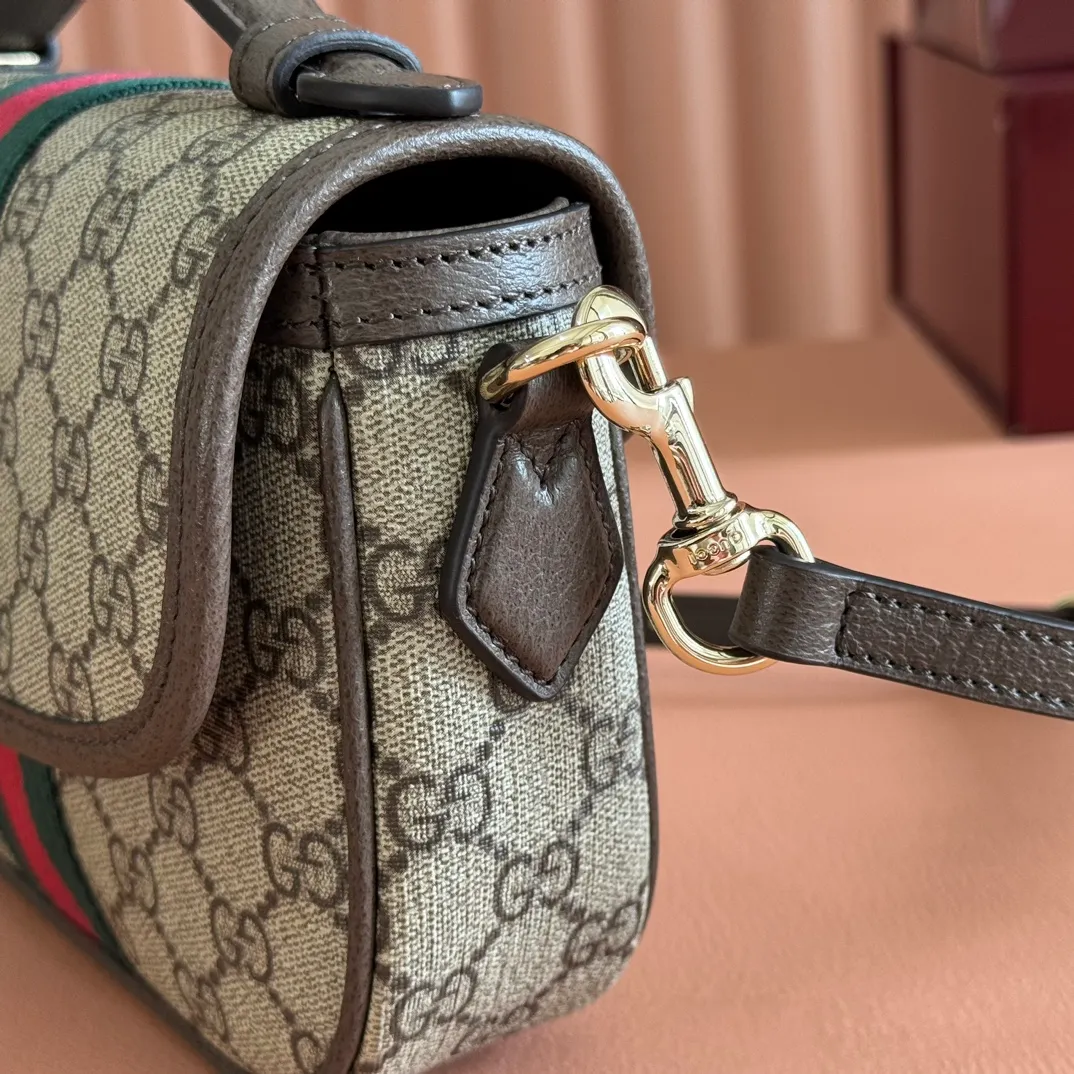 p960. 💋💋💋"With full set of original counter packaging"💋[New Product] The Ophidia series dazzlingly presents novel silhouettes and functions. It is ingeniously interpreted in iconic beige and brown colors to create a new bag item with soft texture. Beige and dark brown GG canvas Ankara red leather trim Light gold tone hardware Green cotton lining Double G Interior: One open pocket Carry handles (2.5 cm high) Removable and adjustable leather shoulder strap (height: 46 cm to 54 cm; length: 101 cm to 116 cm) Ident.: 836843. Dimensions: 20cm (width) x 16cm (height) x 5cm (depth) Weight: approx. 0.55kg Color: brown pvc. Made in Italy