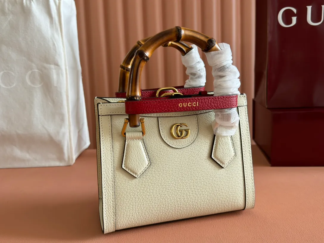 p1420. 📣📣📣【Original leather with complete packaging】🔥🔥Mini tote bag combines two recognizable brand elements, bamboo handles and double G accessories. The blue leather material and two khaki buckles complement each other, highlighting the smart and elegant temperament. Mini size: 20*16*10cm Model: 702732.