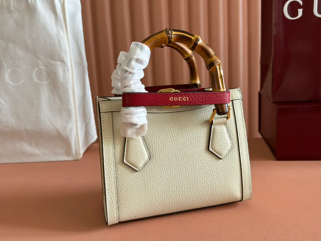 p1420. 📣📣📣【Original leather with complete packaging】🔥🔥Mini tote bag combines two recognizable brand elements, bamboo handles and double G accessories. The blue leather material and two khaki buckles complement each other, highlighting the smart and elegant temperament. Mini size: 20*16*10cm Model: 702732.