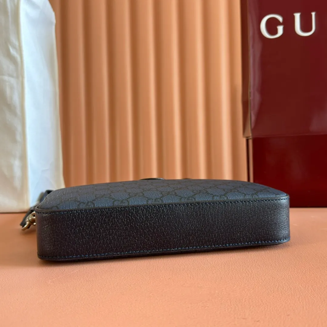 p940. 📣📣📣[Original leather accessories🌈Full set of counter packaging]🔥🔥 Ophidia series GG shoulder bag 9C2ST This Ophidia series shoulder bag inherits the timeless design and is carefully made of traditional beige and ebony GG Supreme canvas materials inspired by the archive design of the 1930s. Classic metal hardware and iconic logos imbue this timeless piece with rich heritage. Ebony GG Supreme canvas, environmentally friendly material. Model: 699439. Dimensions: 24.5x 16x 4.5cm. Color: blue/pvc. Made in Italy