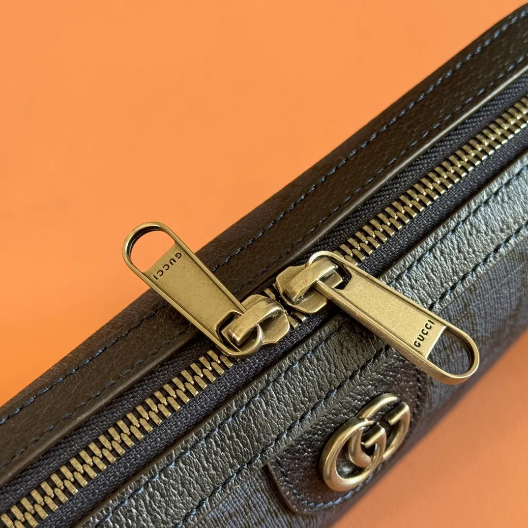 p940. 📣📣📣[Original leather accessories🌈Full set of counter packaging]🔥🔥 Ophidia series GG shoulder bag 9C2ST This Ophidia series shoulder bag inherits the timeless design and is carefully made of traditional beige and ebony GG Supreme canvas materials inspired by the archive design of the 1930s. Classic metal hardware and iconic logos imbue this timeless piece with rich heritage. Ebony GG Supreme canvas, environmentally friendly material. Model: 699439. Dimensions: 24.5x 16x 4.5cm. Color: blue/pvc. Made in Italy