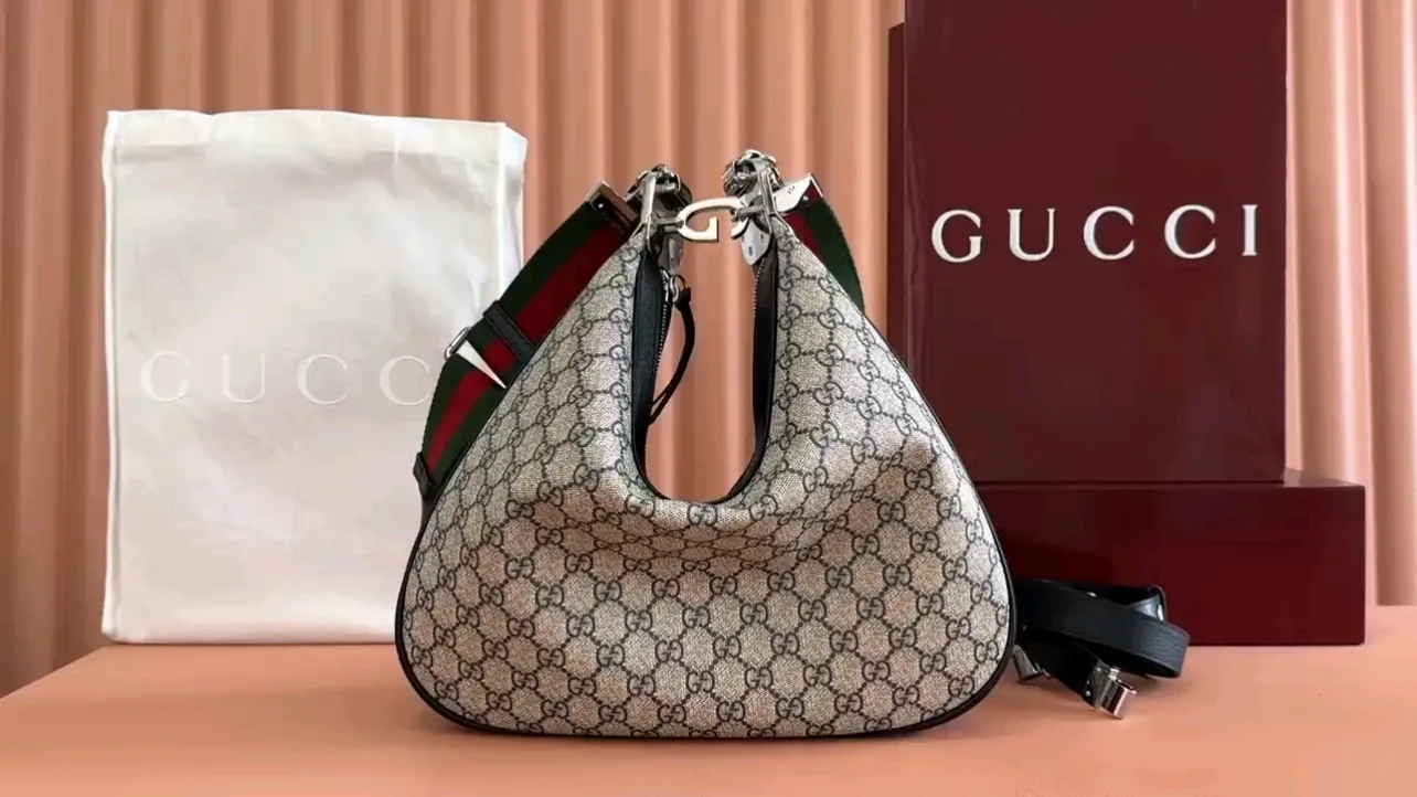 💋💋💋【Original leather accessories🌈(equipped with full counter packaging)🔥🔥702823 Gucci Attache series shoulder bag