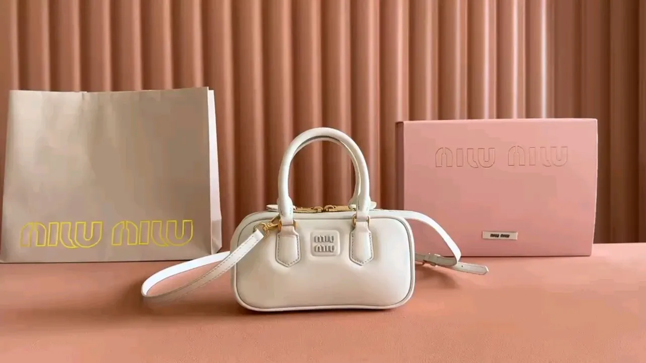 💋💋💋[Equipped with full counter packaging, premium hardware and original leather] Arcadie sheepskin mini (19cm) bowling handbag/crossbody bag~