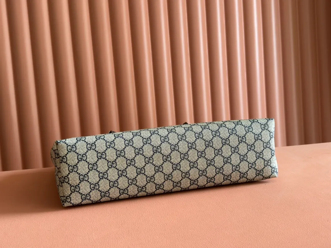 p600. 📣📣📣【gucci】‼ ️G Home👉New style. The market's top exclusive goods control, special/counter quality 💯Using imported cowhide, original hardware! Exquisite workmanship. 💯Exclusive physical photos📷👉The quality can be seen in the picture👄👄😘😘. Style number: 211137. Dimensions: width 38*height 28*side width 11. Color: blue