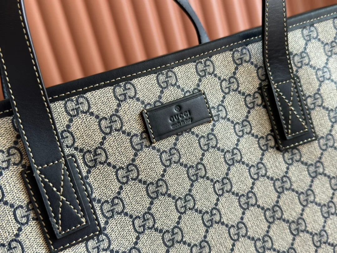 p600. 📣📣📣【gucci】‼ ️G Home👉New style. The market's top exclusive goods control, special/counter quality 💯Using imported cowhide, original hardware! Exquisite workmanship. 💯Exclusive physical photos📷👉The quality can be seen in the picture👄👄😘😘. Style number: 211137. Dimensions: width 38*height 28*side width 11. Color: blue
