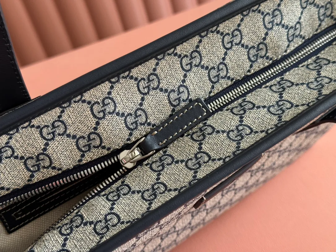 p600. 📣📣📣【gucci】‼ ️G Home👉New style. The market's top exclusive goods control, special/counter quality 💯Using imported cowhide, original hardware! Exquisite workmanship. 💯Exclusive physical photos📷👉The quality can be seen in the picture👄👄😘😘. Style number: 211137. Dimensions: width 38*height 28*side width 11. Color: blue