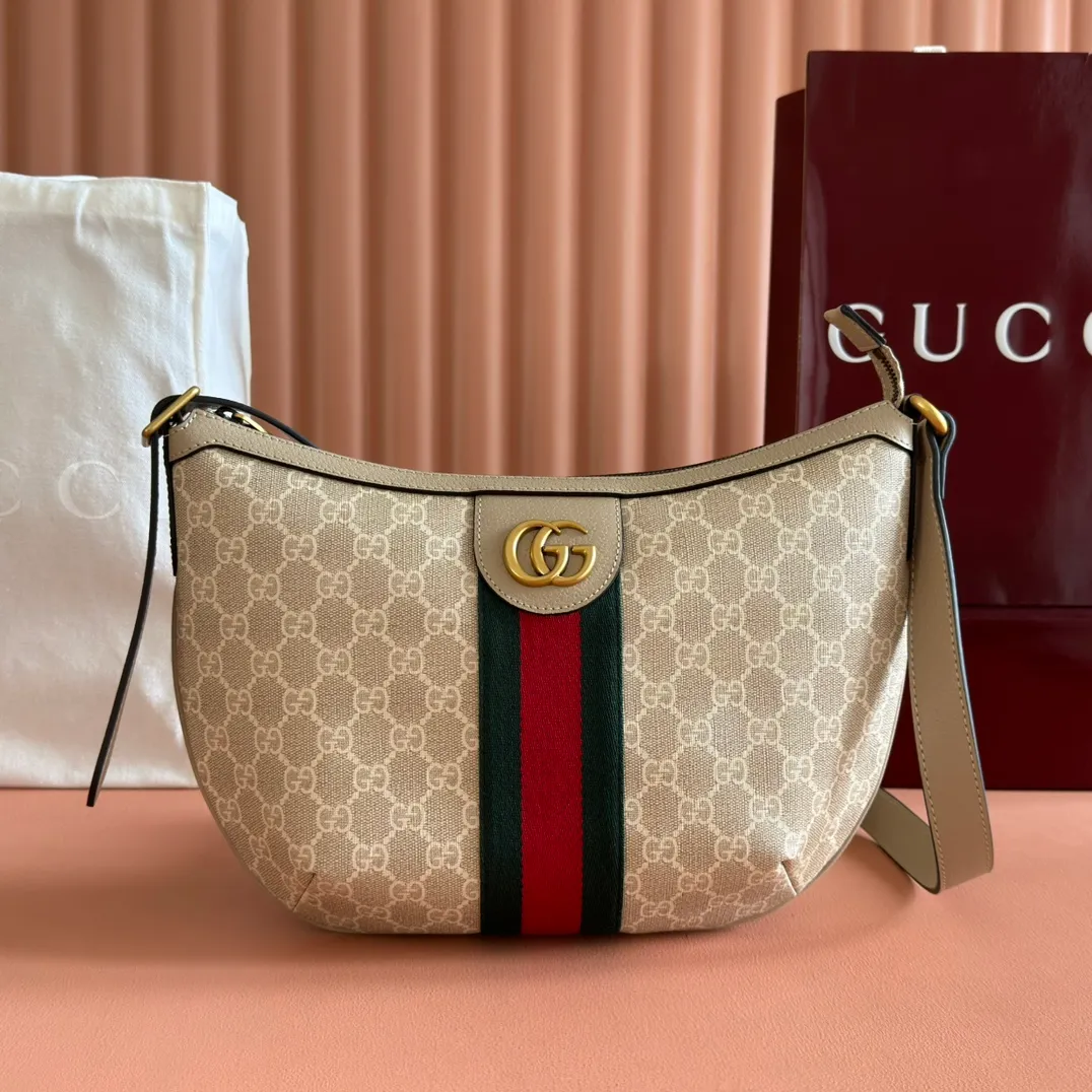 p800. 💋💋💋【Original leather accessories🌈 Equipped with full counter packaging】🔥🔥 GG series👉2021 latest model, the classic retro style is definitely a rare model in this series suitable for all ages. The Ophidia series continues to grow and develop, and will bring stunning new products every season. This handbag is part of the Epilogue collection and features a removable shoulder strap. The square retro shape combines the brand's classic striped webbing and Double G styling accessories, and the handbag is made of the brand's iconic Double G pattern. Model: 598125. Size: 30*22*5.5cm. Color: Oatmeal
