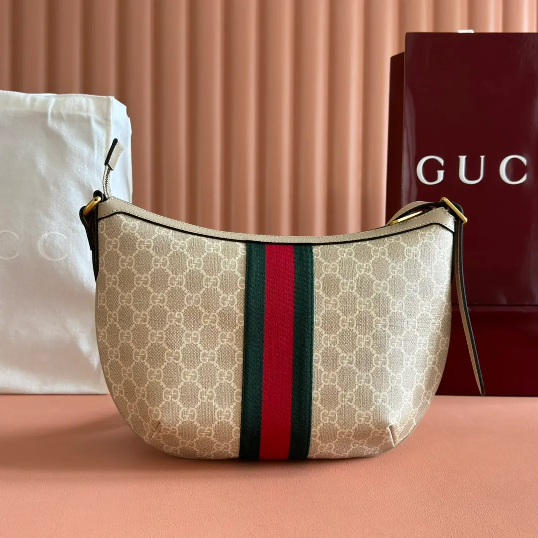 p800. 💋💋💋【Original leather accessories🌈 Equipped with full counter packaging】🔥🔥 GG series👉2021 latest model, the classic retro style is definitely a rare model in this series suitable for all ages. The Ophidia series continues to grow and develop, and will bring stunning new products every season. This handbag is part of the Epilogue collection and features a removable shoulder strap. The square retro shape combines the brand's classic striped webbing and Double G styling accessories, and the handbag is made of the brand's iconic Double G pattern. Model: 598125. Size: 30*22*5.5cm. Color: Oatmeal