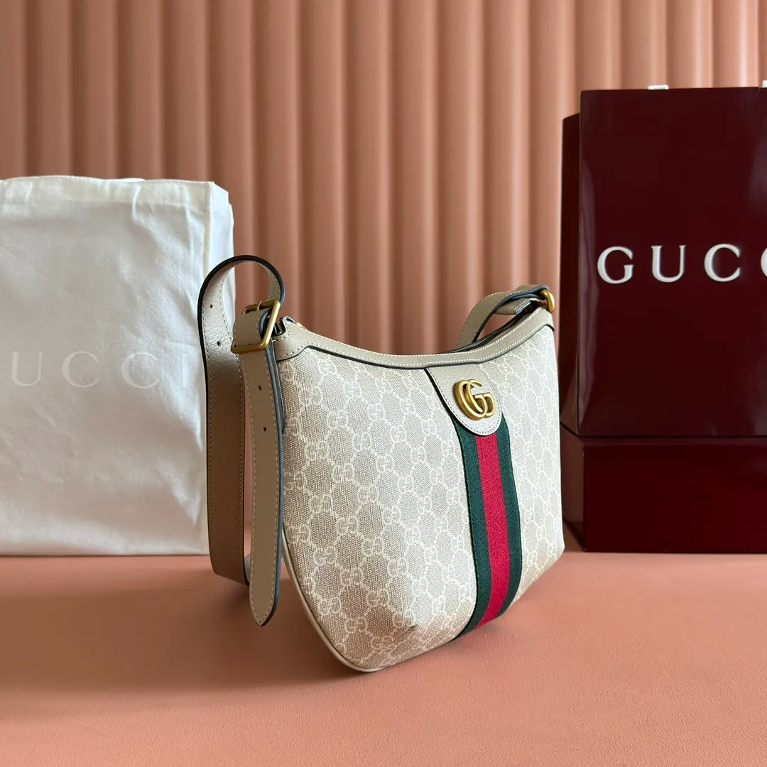 p800. 💋💋💋【Original leather accessories🌈 Equipped with full counter packaging】🔥🔥 GG series👉2021 latest model, the classic retro style is definitely a rare model in this series suitable for all ages. The Ophidia series continues to grow and develop, and will bring stunning new products every season. This handbag is part of the Epilogue collection and features a removable shoulder strap. The square retro shape combines the brand's classic striped webbing and Double G styling accessories, and the handbag is made of the brand's iconic Double G pattern. Model: 598125. Size: 30*22*5.5cm. Color: Oatmeal