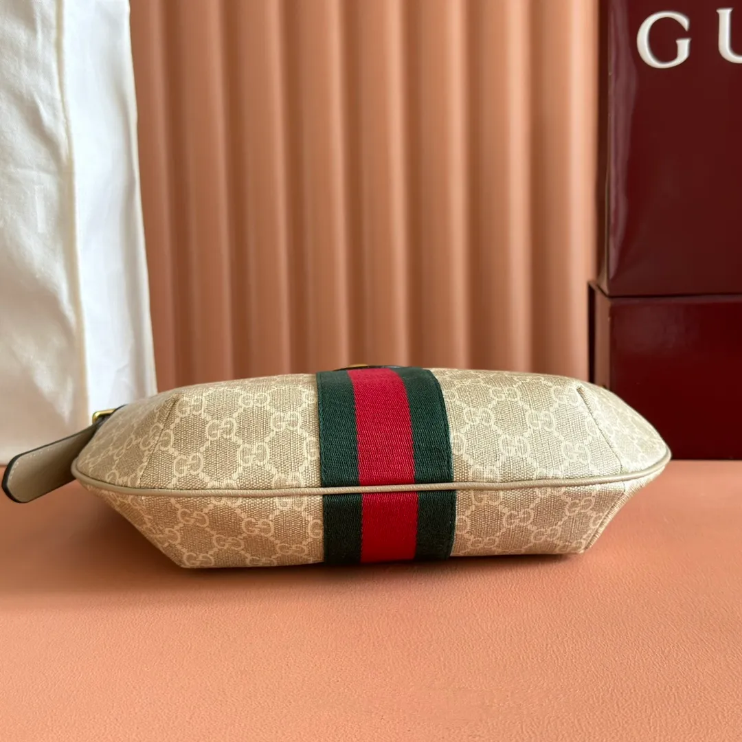 p800. 💋💋💋【Original leather accessories🌈 Equipped with full counter packaging】🔥🔥 GG series👉2021 latest model, the classic retro style is definitely a rare model in this series suitable for all ages. The Ophidia series continues to grow and develop, and will bring stunning new products every season. This handbag is part of the Epilogue collection and features a removable shoulder strap. The square retro shape combines the brand's classic striped webbing and Double G styling accessories, and the handbag is made of the brand's iconic Double G pattern. Model: 598125. Size: 30*22*5.5cm. Color: Oatmeal