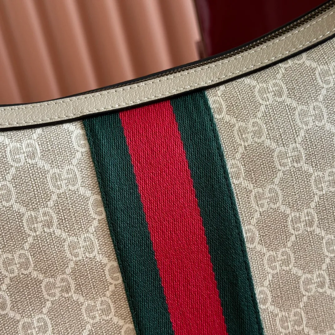 p800. 💋💋💋【Original leather accessories🌈 Equipped with full counter packaging】🔥🔥 GG series👉2021 latest model, the classic retro style is definitely a rare model in this series suitable for all ages. The Ophidia series continues to grow and develop, and will bring stunning new products every season. This handbag is part of the Epilogue collection and features a removable shoulder strap. The square retro shape combines the brand's classic striped webbing and Double G styling accessories, and the handbag is made of the brand's iconic Double G pattern. Model: 598125. Size: 30*22*5.5cm. Color: Oatmeal