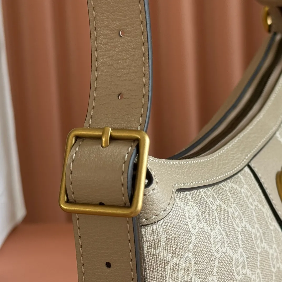 p800. 💋💋💋【Original leather accessories🌈 Equipped with full counter packaging】🔥🔥 GG series👉2021 latest model, the classic retro style is definitely a rare model in this series suitable for all ages. The Ophidia series continues to grow and develop, and will bring stunning new products every season. This handbag is part of the Epilogue collection and features a removable shoulder strap. The square retro shape combines the brand's classic striped webbing and Double G styling accessories, and the handbag is made of the brand's iconic Double G pattern. Model: 598125. Size: 30*22*5.5cm. Color: Oatmeal