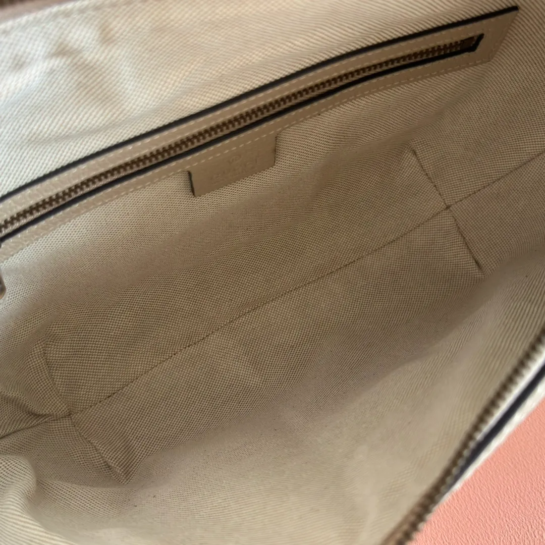 p800. 💋💋💋【Original leather accessories🌈 Equipped with full counter packaging】🔥🔥 GG series👉2021 latest model, the classic retro style is definitely a rare model in this series suitable for all ages. The Ophidia series continues to grow and develop, and will bring stunning new products every season. This handbag is part of the Epilogue collection and features a removable shoulder strap. The square retro shape combines the brand's classic striped webbing and Double G styling accessories, and the handbag is made of the brand's iconic Double G pattern. Model: 598125. Size: 30*22*5.5cm. Color: Oatmeal