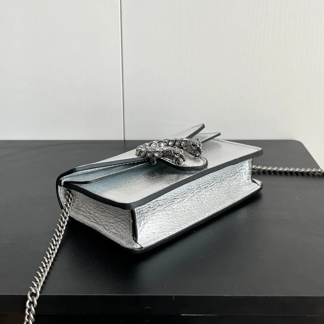 Actual shot #💰280 with box model: 476432 silver leather size: 16.5x10x4.5cm 𝙂𝙪𝙘𝙘𝙞 𝘿𝙞𝙤𝙣𝙮𝙨𝙪𝙨 𝙈𝙞𝙣𝙞 16.5 Xiaogujia’s entry-level small bag is recommended. It’s not worth mentioning. It’s a classic model that can be said to be the symbol of Xiaogujia. The classic mini Dionysian buckle is paired with calfskin. This bag has a very high appearance rate. It is simply a tool for daily wear and is very popular on the street❗️