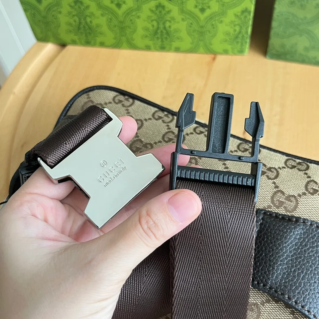Actual shot #💰220 Style number: 449174 Apricot Brown Size: 22.5*15*4 Gucci canvas and leather double G printed zipper bag 🉑️Made as a chest bag🉑️Made as a waist bag Can be worn cross-body for both men and women, light to carry when going out, enough for daily necessities