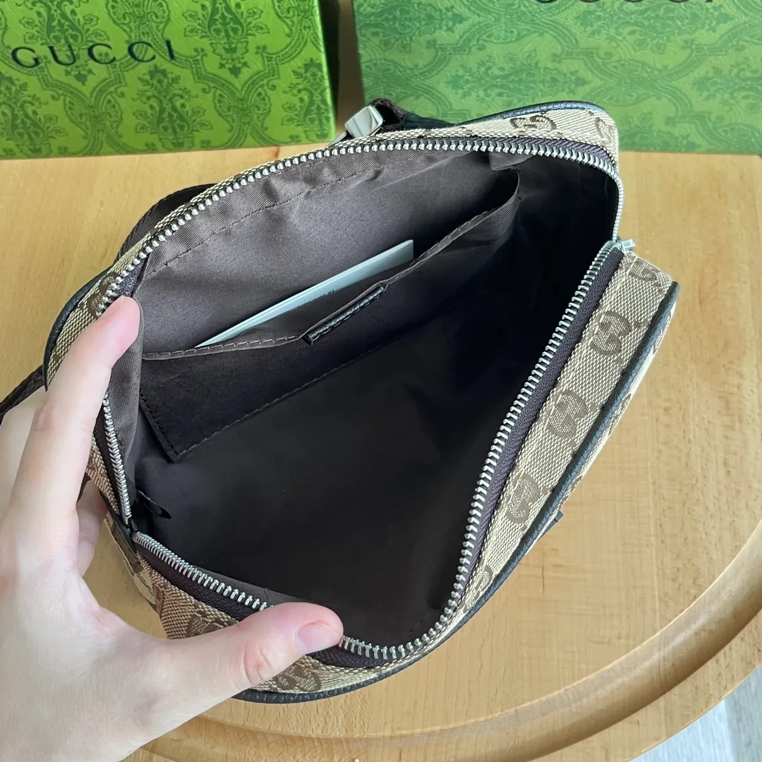 Actual shot #💰220 Style number: 449174 Apricot Brown Size: 22.5*15*4 Gucci canvas and leather double G printed zipper bag 🉑️Made as a chest bag🉑️Made as a waist bag Can be worn cross-body for both men and women, light to carry when going out, enough for daily necessities