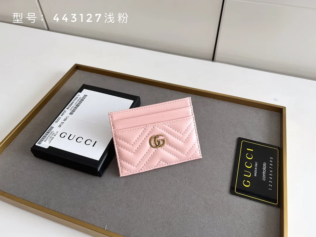 💰100 top original 💎 Full card bag # GUCCI new women's card bag. GG Marmont card holder. Made of calfskin, quilted humanoid pattern and crafted with top-grade overseas hardware. GG Marmont card holder! Style number: 443127 full leather size: 10x7cm