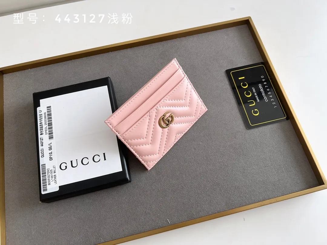 💰100 top original 💎 Full card bag # GUCCI new women's card bag. GG Marmont card holder. Made of calfskin, quilted humanoid pattern and crafted with top-grade overseas hardware. GG Marmont card holder! Style number: 443127 full leather size: 10x7cm