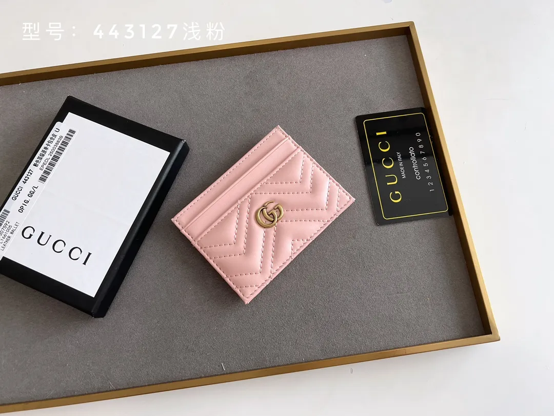 💰100 top original 💎 Full card bag # GUCCI new women's card bag. GG Marmont card holder. Made of calfskin, quilted humanoid pattern and crafted with top-grade overseas hardware. GG Marmont card holder! Style number: 443127 full leather size: 10x7cm
