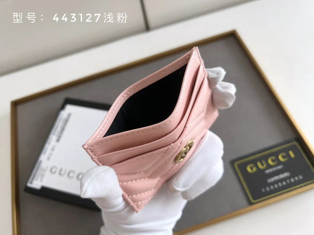 💰100 top original 💎 Full card bag # GUCCI new women's card bag. GG Marmont card holder. Made of calfskin, quilted humanoid pattern and crafted with top-grade overseas hardware. GG Marmont card holder! Style number: 443127 full leather size: 10x7cm