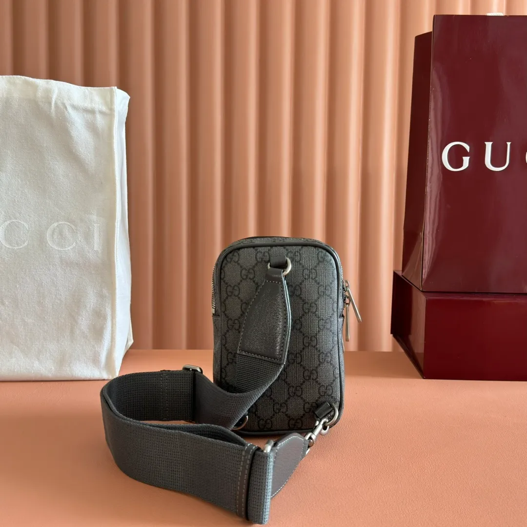 p860. 📣📣📣【Original leather with 🌈full counter packaging】🔥🔥Ophidia series GG mini handbag. Small travel accessories remain an indispensable highlight in Gucci’s leather goods selection, paying homage to the brand’s luxury travel roots. Various logos derived from the initials of Mr. Guccio Gucci, the founder of the brand, inject elegant and timeless logo connotation into individual products. This Ophidia mini bag in classic GG Supreme canvas features 2 card compartments and an external zip pocket. Beige and ebony GG Supreme canvas, gray leather trim, palladium-tone hardware, gray webbing, cotton and linen lining Double G, interior: 2 card compartments, exterior zip pocket, shoulder strap drop 52 cm, zip fastening. Weight: approx. 0.45kg. Model: 752565. Dimensions: 12(width) x 18(h) x 6.9cm(d) Color: gray/pvc. Made in Italy
