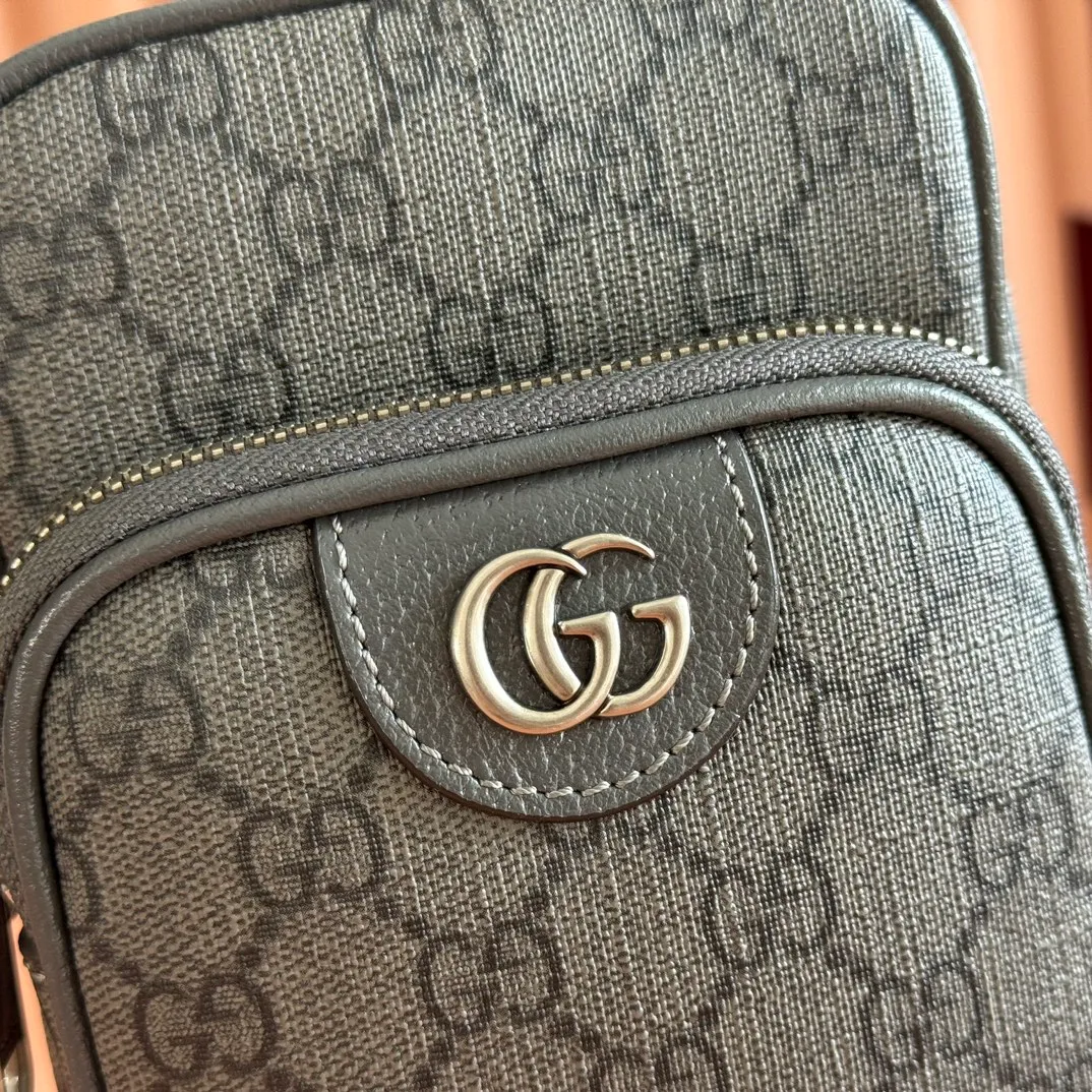 p860. 📣📣📣【Original leather with 🌈full counter packaging】🔥🔥Ophidia series GG mini handbag. Small travel accessories remain an indispensable highlight in Gucci’s leather goods selection, paying homage to the brand’s luxury travel roots. Various logos derived from the initials of Mr. Guccio Gucci, the founder of the brand, inject elegant and timeless logo connotation into individual products. This Ophidia mini bag in classic GG Supreme canvas features 2 card compartments and an external zip pocket. Beige and ebony GG Supreme canvas, gray leather trim, palladium-tone hardware, gray webbing, cotton and linen lining Double G, interior: 2 card compartments, exterior zip pocket, shoulder strap drop 52 cm, zip fastening. Weight: approx. 0.45kg. Model: 752565. Dimensions: 12(width) x 18(h) x 6.9cm(d) Color: gray/pvc. Made in Italy