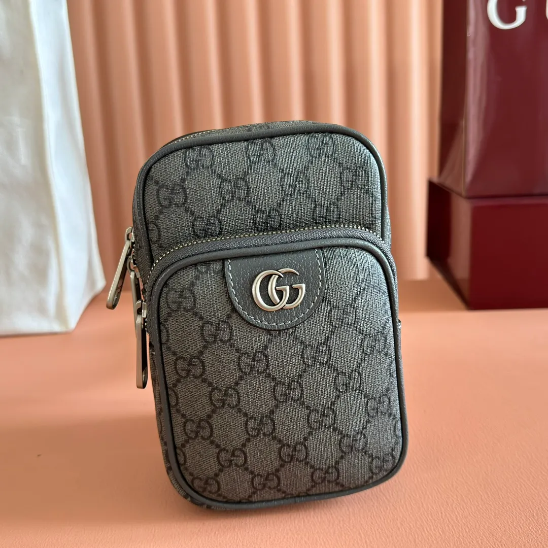 p860. 📣📣📣【Original leather with 🌈full counter packaging】🔥🔥Ophidia series GG mini handbag. Small travel accessories remain an indispensable highlight in Gucci’s leather goods selection, paying homage to the brand’s luxury travel roots. Various logos derived from the initials of Mr. Guccio Gucci, the founder of the brand, inject elegant and timeless logo connotation into individual products. This Ophidia mini bag in classic GG Supreme canvas features 2 card compartments and an external zip pocket. Beige and ebony GG Supreme canvas, gray leather trim, palladium-tone hardware, gray webbing, cotton and linen lining Double G, interior: 2 card compartments, exterior zip pocket, shoulder strap drop 52 cm, zip fastening. Weight: approx. 0.45kg. Model: 752565. Dimensions: 12(width) x 18(h) x 6.9cm(d) Color: gray/pvc. Made in Italy