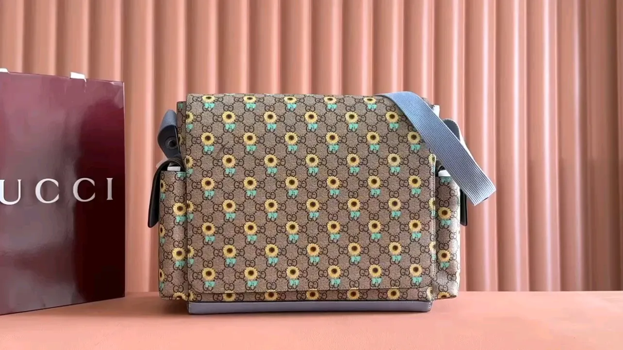 💋💋💋The new GG Supreme series men’s diaper bag, two-color printing/original PVC leather has been shipped, 🐲Model: 811491. Combination short video