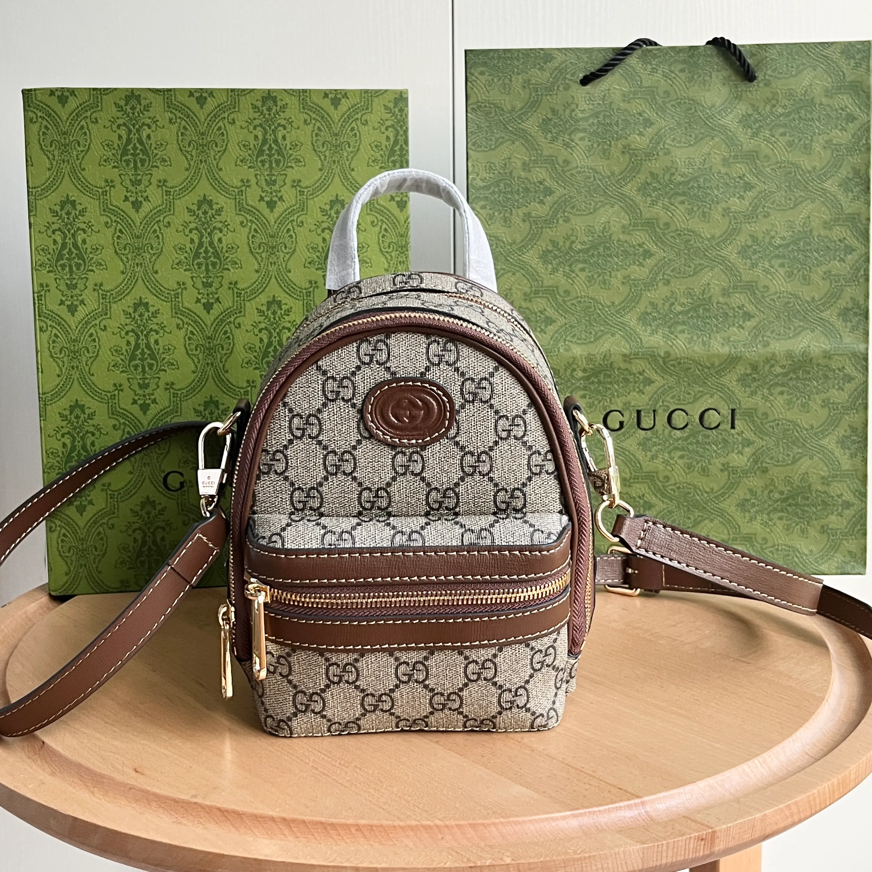 Actual shot #💰280 Style number: 725654 coffee Size: 15✖️19✖️8cm LV’s popular mini schoolbag Gucci also has it🤣🤣can be carried by hand, cross-body or carried on both shoulders! ! Even though it’s small, it can still hold a lot of stuff~ It has 3 pockets! Don’t look too good on your back when going out✌️