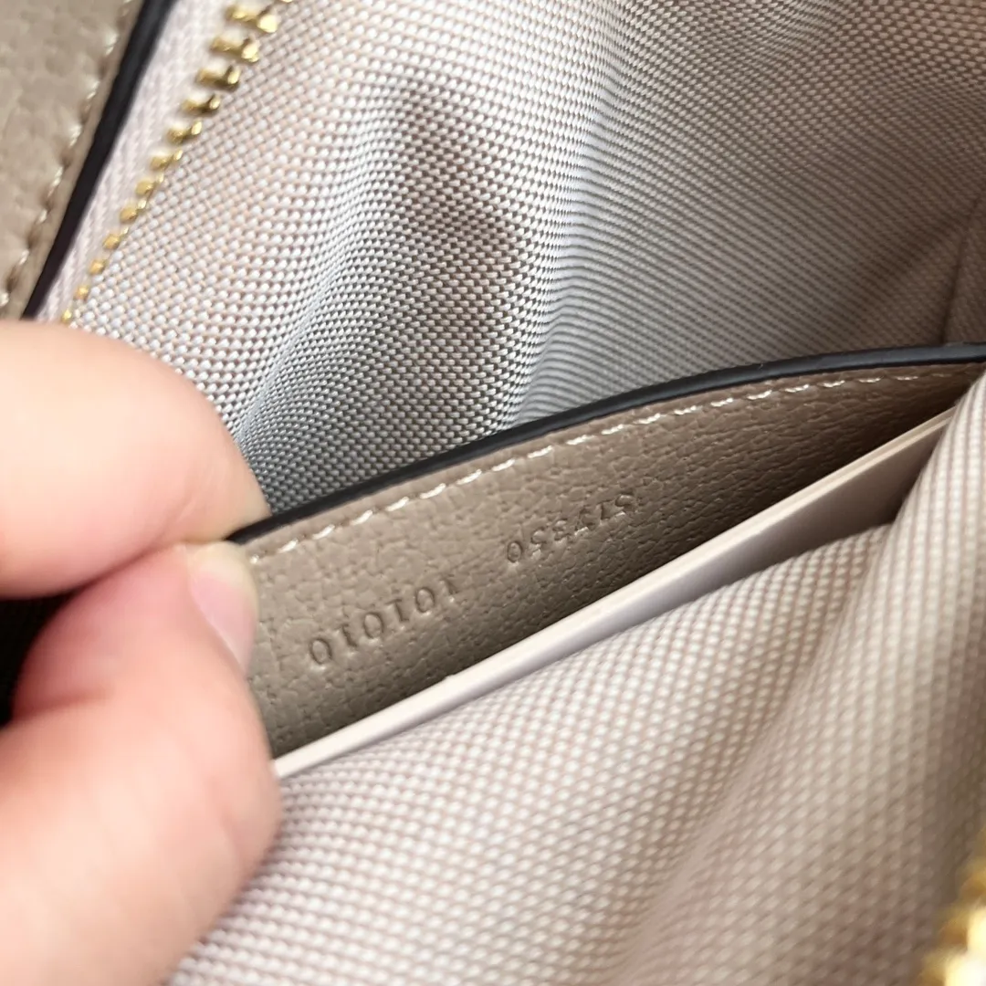 Actual shot #💰260 Model: 517350 Size: 17.5*12*5.5cm Gucci Ophidia series can be said to be out of control in retro style Crossbody shoulder strap🉑️Adjustable shoulder strap✅Keychain included