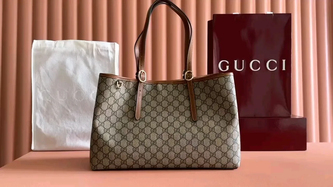 💋💋💋【New Product】👉 GG Emblem series mini shoulder bag, series of small and medium tote bags have been shipped, brown/original leather has been shipped, model number: 815213. Combination short video