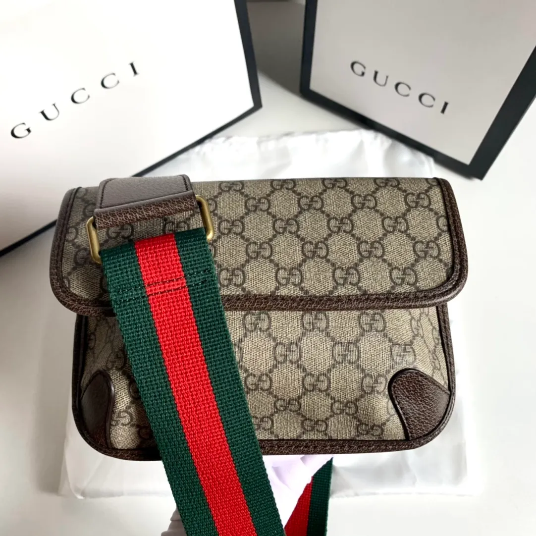Upgraded version of real shot #💰320 Style No.: 501050 Size: 22*16.5*4cm GG Suprememini messenger bag to help you play in this autumn and winter fashion circle ~ Classic PVC material with brown cowhide, hardware🐯Tiger head hardware with red and green adjustable shoulder straps, retro style design, equipped with flip buckles on each side. The central opening compartment can be opened using a magnetic tab. (Copy version of Gucci hardware logo and upgraded hot stamping, bold red and green webbing)