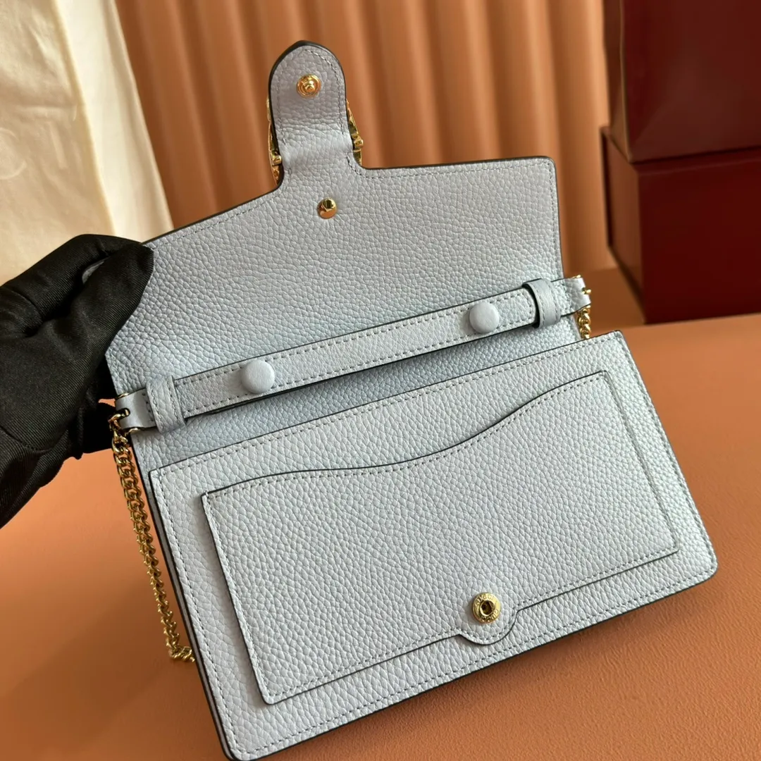 p980. 💋💋💋Original leather configuration counter complete packaging [New product] This Dionysus series chain wallet is crafted from light blue grain leather and cleverly integrated into the double tiger head lock with buttons. The shape is small and exquisite yet elegant, and equipped with a fixed chain shoulder strap, making it a sophisticated bag suitable for day and night. Light blue grained leather Light gold-tone hardware Internal: 6 card compartments, 1 zip pocket External: One flat pocket Double tiger head closure with button Weight: approx. 0.42 kg Model number: 837373. Dimensions: 20cm (width) x 11.5cm (height) x 2.5cm (depth) Color: Blue full leather. Made in Italy