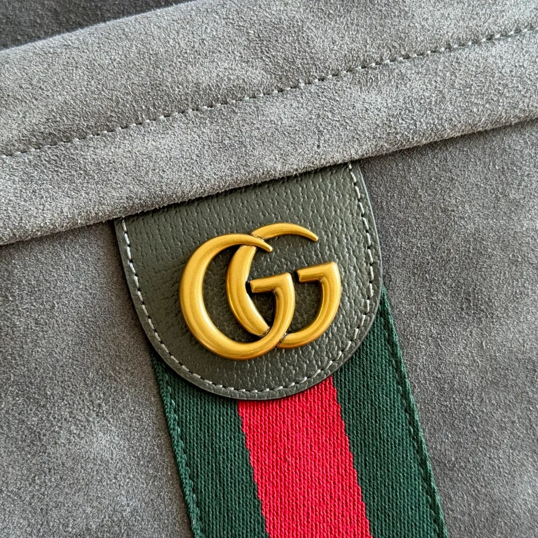 p1480💋💋💋"With full set of original counter packaging" [New product] The Ophidia series is crafted with white color matching, classic silhouette and new functional design, and is made of soft-touch fabrics. This backpack is made of soft GG Supreme material and is intricately embellished with the Double G logo and red and green webbing details. White soft GG Supreme canvas Palladium tone hardware Green nylon lining Double G Web detail Padded mesh at back Adjustable shoulder strap Interior: 1 zip pocket External: 1 zip pocket Handle height: 8 cm Zip closure Ref.: 834466. Dimensions: 36.5cm (width) x 41cm (height) x 18cm (depth) Weight: approx. 1.5kg Colour: Gray blue matte Made in Italy