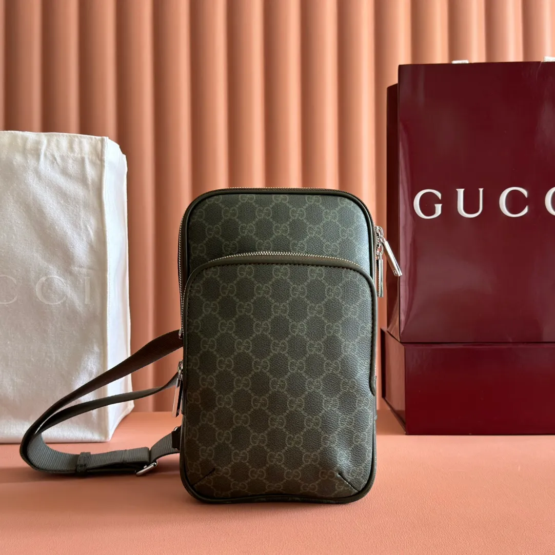 p940. 💋💋💋"With full set of original counter packaging" [New product] The iconic GG Supreme canvas has always been the brand's evergreen model because of its soft and malleable characteristics. Made from coated microfiber fabric, here presented in a new forest green version that defines this small crossbody bag. Tonal leather accents complete the style, while the pop of archival mesh appears on the crossbody bag.  Forest green GG Supreme canvas Forest green leather trim Forest green cotton lining Exterior: 1 front zipped pocket Adjustable canvas shoulder strap, drop 54cm; length: 60cm-123cm Zip closure Ref.: 822073. Dimensions: Width 17.5cm x Height 7cm x Thickness 6cm Weight: Approximately 690g Color: Forest green PVC/original leather. Made in Italy