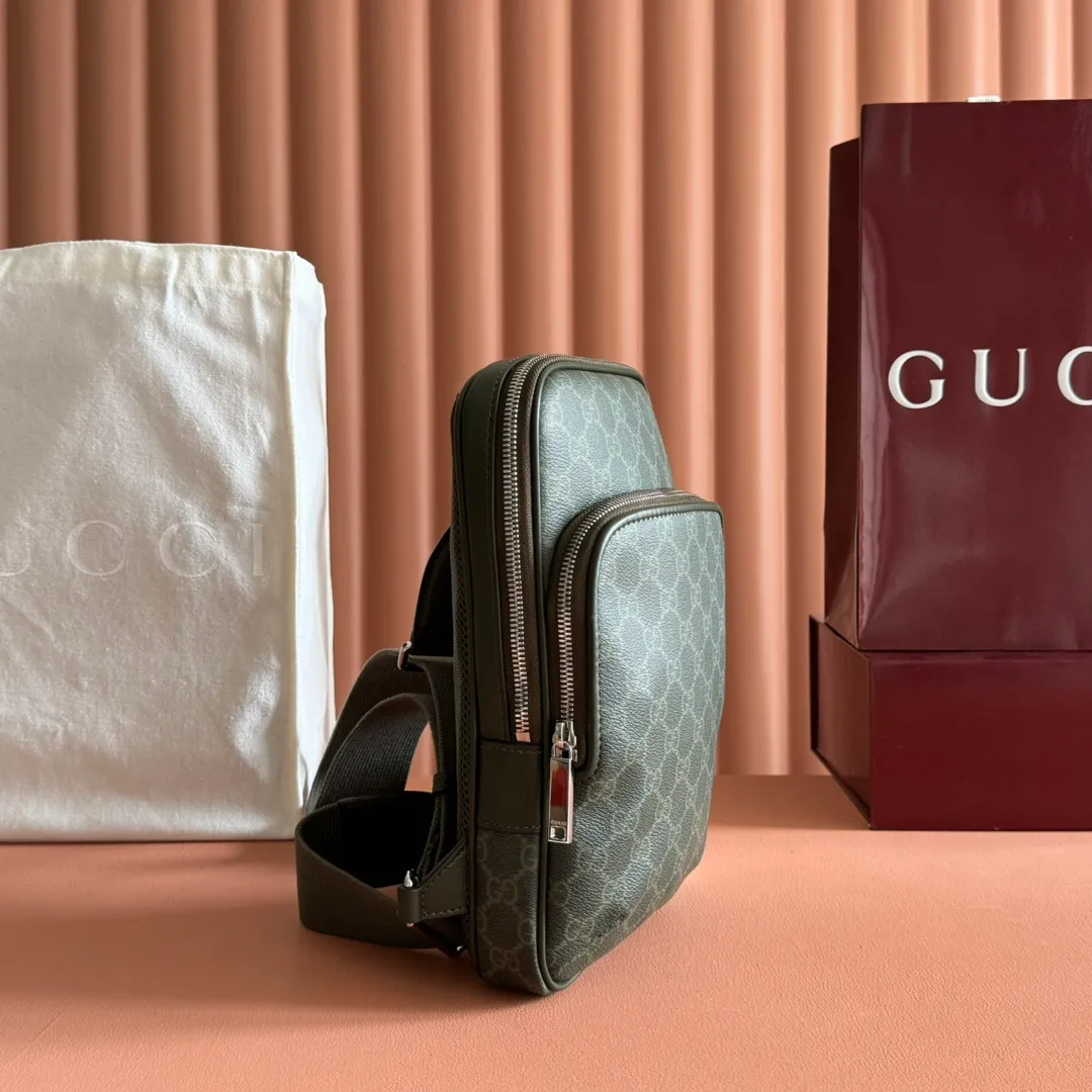 p940. 💋💋💋"With full set of original counter packaging" [New product] The iconic GG Supreme canvas has always been the brand's evergreen model because of its soft and malleable characteristics. Made from coated microfiber fabric, here presented in a new forest green version that defines this small crossbody bag. Tonal leather accents complete the style, while the pop of archival mesh appears on the crossbody bag.  Forest green GG Supreme canvas Forest green leather trim Forest green cotton lining Exterior: 1 front zipped pocket Adjustable canvas shoulder strap, drop 54cm; length: 60cm-123cm Zip closure Ref.: 822073. Dimensions: Width 17.5cm x Height 7cm x Thickness 6cm Weight: Approximately 690g Color: Forest green PVC/original leather. Made in Italy
