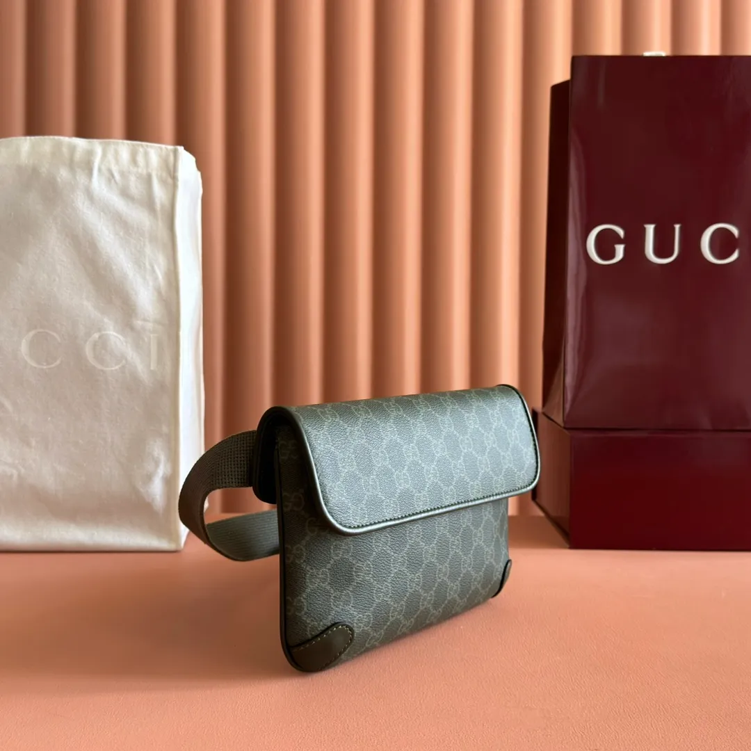 p720. 💋💋💋"With full set of original counter packaging" [New Product] The 2025 autumn and winter series uses GG letter pattern coated fabric to reinterpret one of the brand's iconic patterns. This small belt bag is crafted from an innovative fabric and finished with tonal leather piping for added style. Forest green GG monogram coated fabric Green leather trim Palladium tone hardware Cotton and linen blend lining Adjustable canvas strap (75cm - 120cm) Flap and buckle closure Ident.: 792091. Dimensions: 24cm (width) x 16.5cm (height) x 6cm (depth) Weight: approx. 0.45kg Color: forest green/pvc. Made in Italy