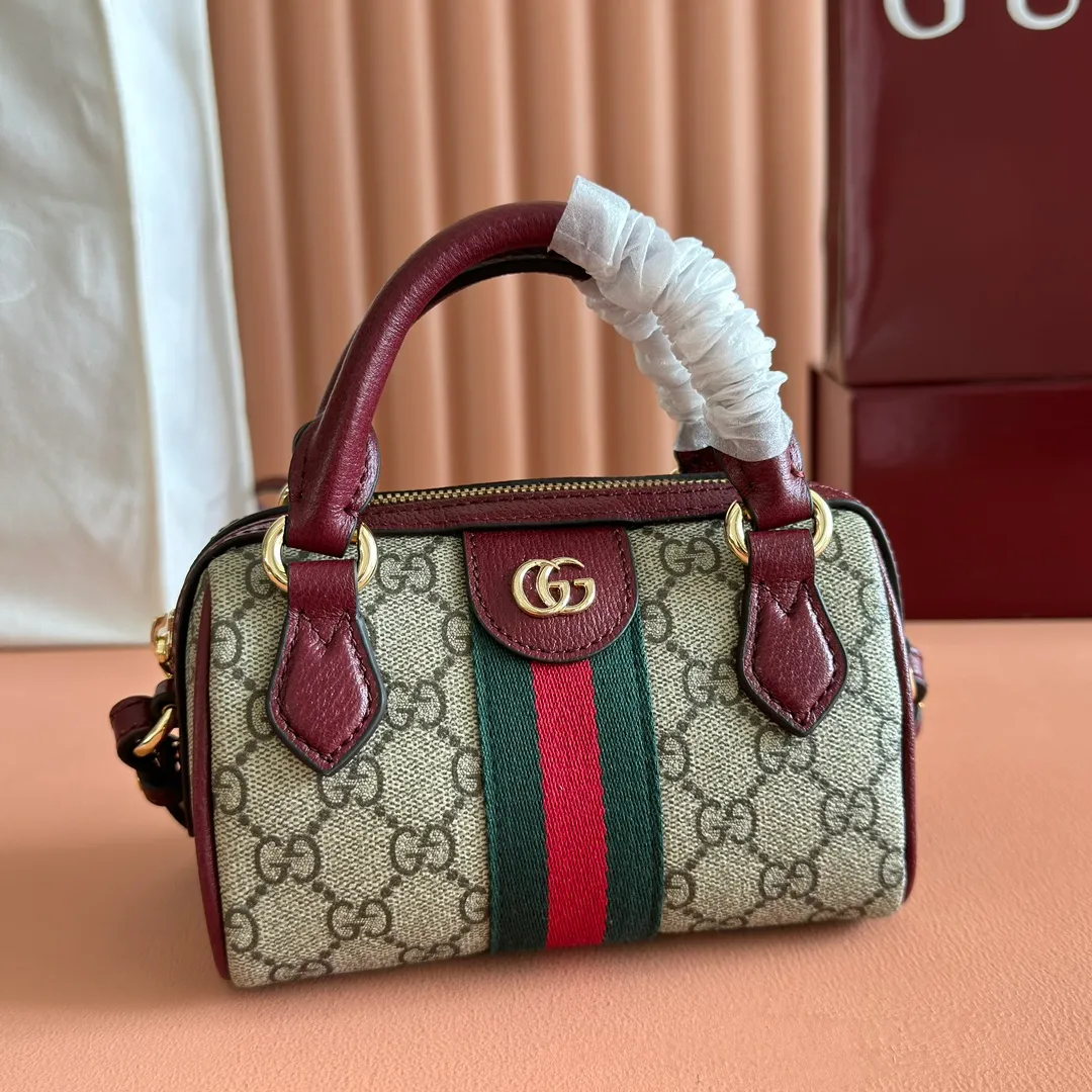 p900. 💋💋💋"With full set of original counter packaging" [New Product] The Ophidia series ingeniously interprets novel silhouettes and functions, with iconic beige and brown colors, creating a bag with soft texture and fashionable style. This Boston bag comes in a mini version. Beige and dark brown GG monogram coated fabric Ankara red leather trim Light gold-toned hardware Green linen-cotton blend lining Double G Webbing Handles (6 cm high) Adjustable leather shoulder strap Height: 54 cm Zip closure Ident.: 838478. Dimensions: 16cm (width) x 10cm (height) x 9cm (depth) Weight: approx. 276g Color: Brown Ankora/PVC. Made in Italy