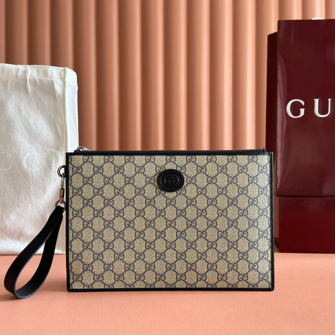 p540. 📣📣📣【Original leather with 🌈full counter packaging】🔥🔥This simple and slender wallet is made of black GG Supreme canvas, decorated with tonal leather piping and an interlocking double G logo, highlighting the charm of a classic design. Black GG Supreme canvas, environmentally friendly material. Black leather trim. Viscose lining. Oval leather interlocking G plaque. Eight card compartments, two bill compartments. Size: 30.5*21*1.5cm Color: blue/pvc. Model: 672953.