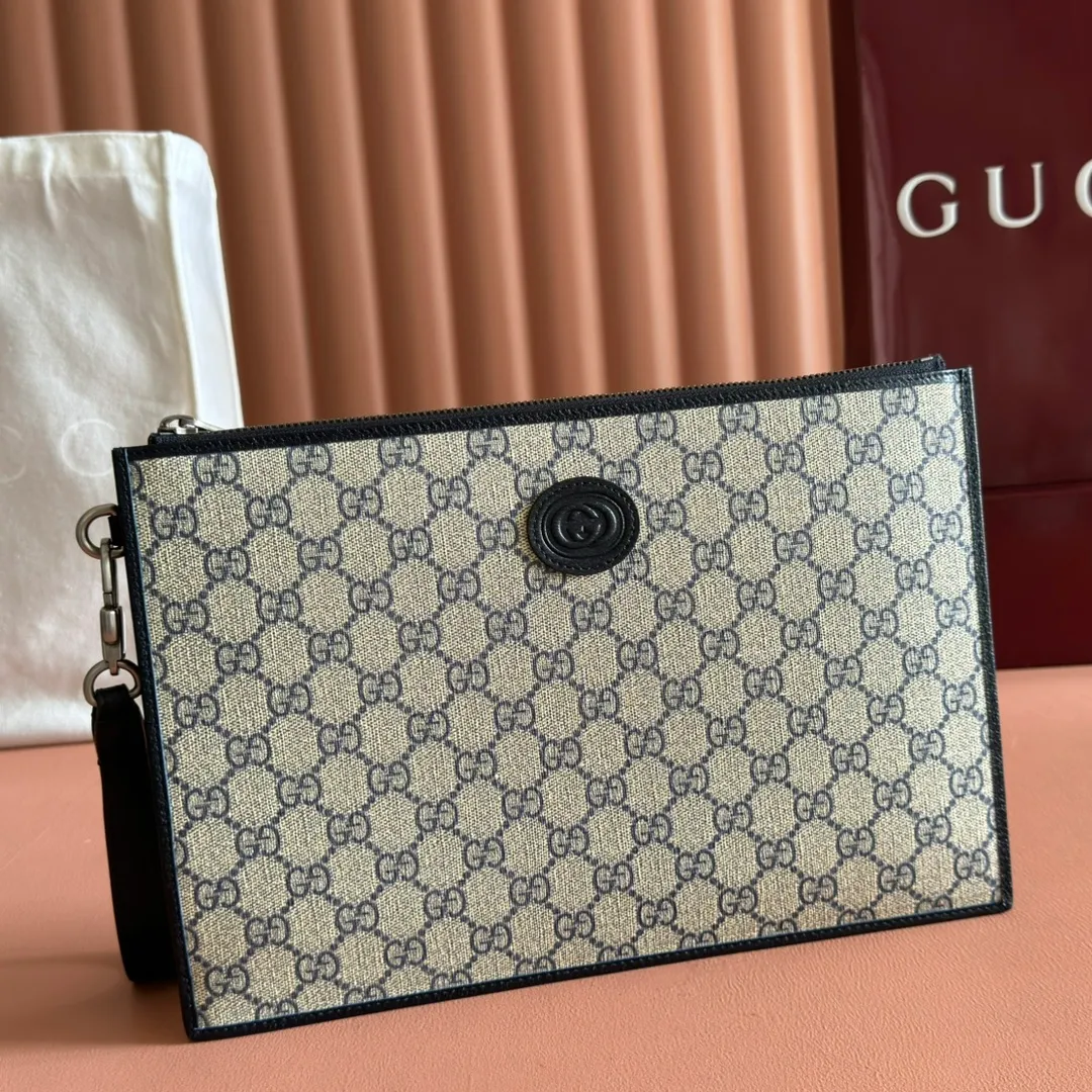 p540. 📣📣📣【Original leather with 🌈full counter packaging】🔥🔥This simple and slender wallet is made of black GG Supreme canvas, decorated with tonal leather piping and an interlocking double G logo, highlighting the charm of a classic design. Black GG Supreme canvas, environmentally friendly material. Black leather trim. Viscose lining. Oval leather interlocking G plaque. Eight card compartments, two bill compartments. Size: 30.5*21*1.5cm Color: blue/pvc. Model: 672953.