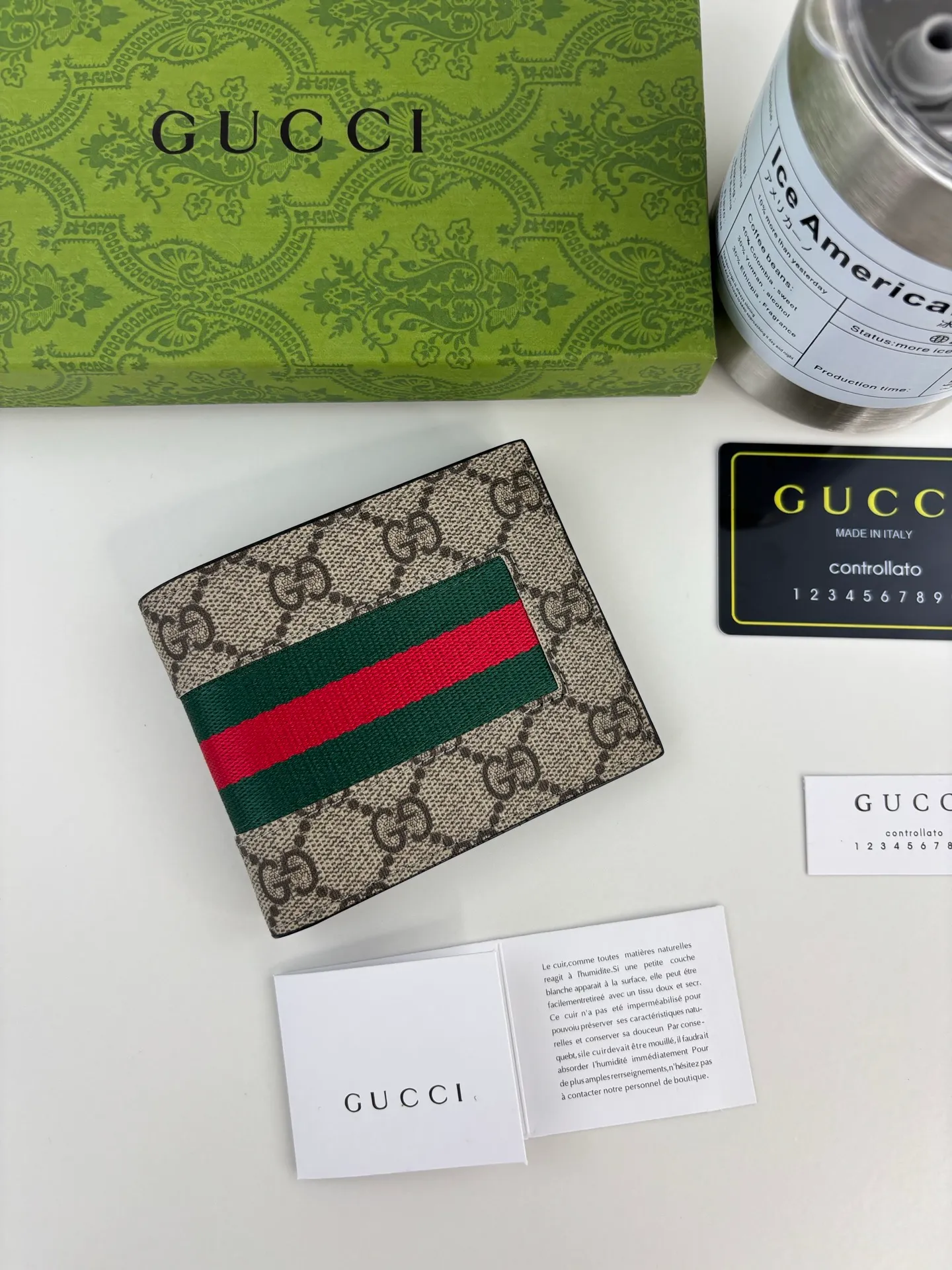 💰120 GUCCl The two most recognizable logos - GG pattern and webbing are carefully matched. Made of original materials with Gucci striped web detail. Style No.: 408827 Size: 11cm x 9cm x 1.5cm Color: Brown